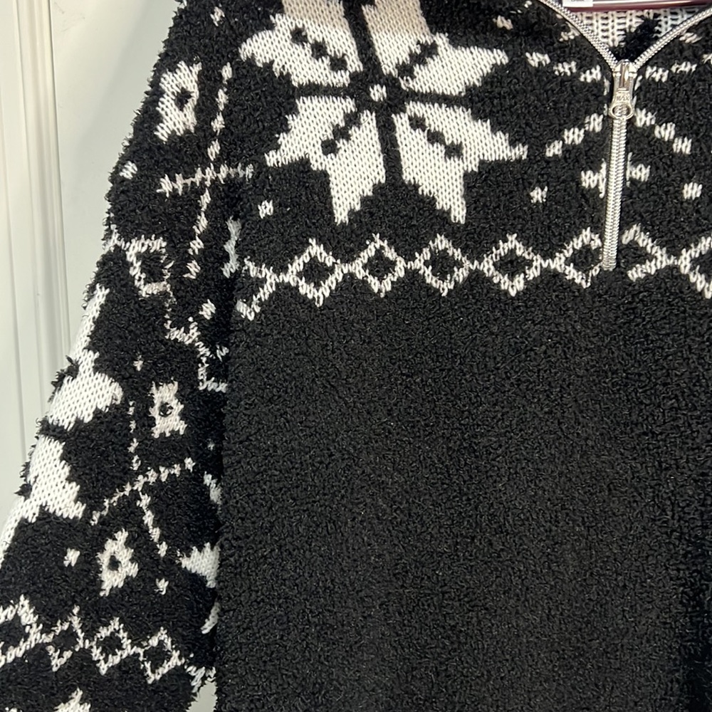 Time and Tru pullover. - Picture 2 of 3